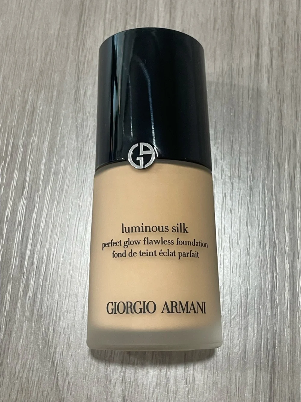 Giorgio Armani Luminous Silk Foundation Colour: 5.9 - Picture 3 of 8